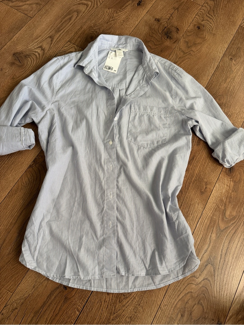 H&M Light Blue Pinstripe Casual Button-Down Shirt